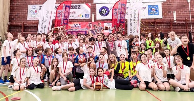 Biegi i sztafety, skoki, rzuty, a przede wszystkim możliwość trenowania u boku gwiazd polskiego sportu! 25 września we Włocławku wystartuje „Sportowa Paczka z Mistrzami”. Do wspólnej aktywności dzieci i młodzież zaproszą znakomici polscy sportowcy – Iga Baumgart-Witan, Magdalena Fularczyk-Kozłowska, Adam Kszczot i Piotr Lisek.